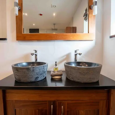 Antrim House Guest Rooms & Suites (Adults Only)-3